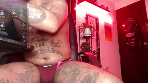 Snapshot of damian_darkside_ chatting on 01-28-25, 01:29 Damian online show from 01-28-25, 01:29