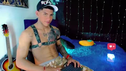 Snapshot of damian_latinxxx chatting on 01-12-25, 06:49 Damian online show from 01-12-25, 06:49