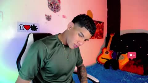 Snapshot of damian_latinxxx chatting on 01-16-25, 03:23 Damian online show from 01-16-25, 03:23