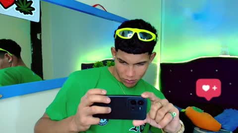 Snapshot of damian_latinxxx chatting on 02-03-25, 10:58 Damian online show from 02-03-25, 10:58