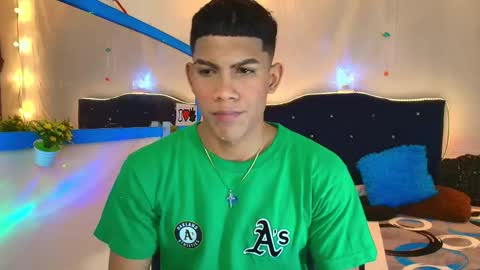 Snapshot of damian_latinxxx chatting on 02-14-25, 03:11 Damian online show from 02-14-25, 03:11