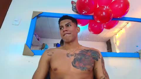 Snapshot of damian_latinxxx chatting on 02-14-25, 09:13 Damian online show from 02-14-25, 09:13