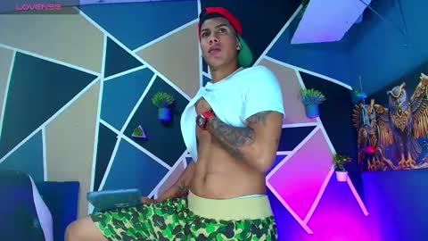 Snapshot of damian_latinxxx chatting on 02-20-25, 02:29 Damian online show from 02-20-25, 02:29