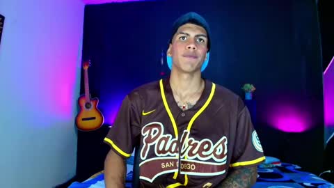 Snapshot of damian_latinxxx chatting on 02-25-25, 06:14 Damian online show from 02-25-25, 06:14