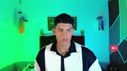 Snapshot of damian_latinxxx chatting on 03-09-25, 12:20 Damian online show from 03-09-25, 12:20