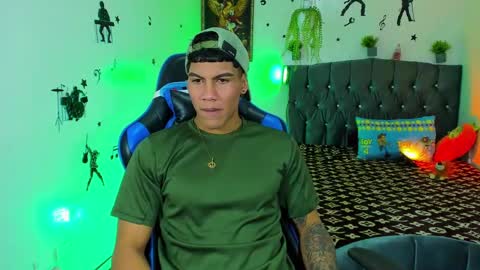 Snapshot of damian_latinxxx chatting on 09-13-25, 03:17 Damian online show from 09-13-25, 03:17