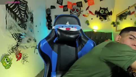 Snapshot of damian_latinxxx chatting on 10-19-25, 03:18 Damian online show from 10-19-25, 03:18