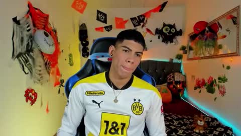 Snapshot of damian_latinxxx chatting on 10-27-25, 03:10 Damian online show from 10-27-25, 03:10