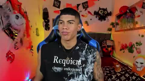 Snapshot of damian_latinxxx chatting on 10-31-25, 04:02 Damian online show from 10-31-25, 04:02