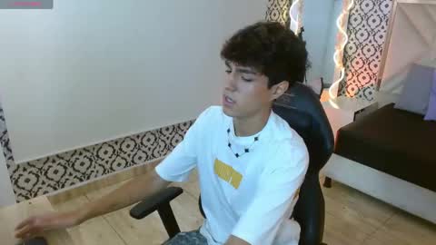 Snapshot of damian_tay chatting on 04-12-26, 11:37 damian_tay online show from 04-12-26, 11:37