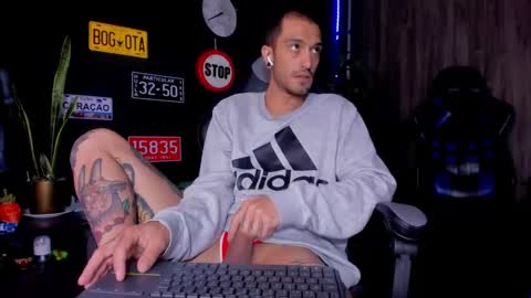 Snapshot of damiancox chatting on 02-25-25, 06:20 Daamiancox online show from 02-25-25, 06:20