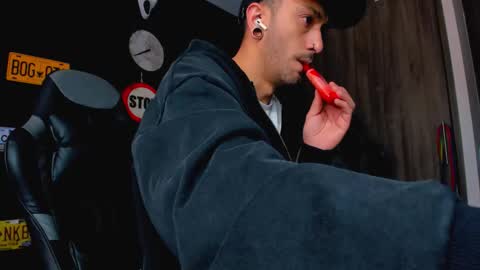 Snapshot of damiancox chatting on 09-12-25, 05:57 Daamiancox online show from 09-12-25, 05:57