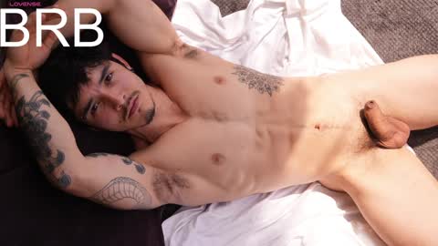 Snapshot of damianow chatting on 01-25-25, 02:58 insta damn8 -------- online show from 01-25-25, 02:58