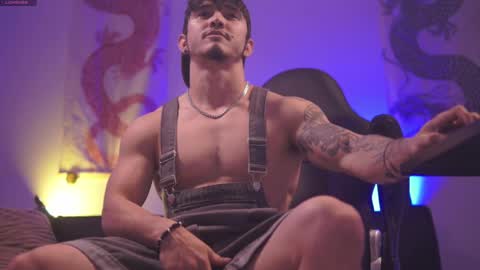 Snapshot of damianow chatting on 03-08-25, 12:33 insta damn8 -------- online show from 03-08-25, 12:33