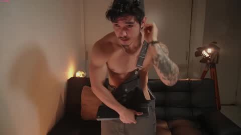 Snapshot of damianow chatting on 09-26-25, 11:53 insta damn8 -------- online show from 09-26-25, 11:53