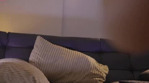 Snapshot of damianow chatting on 10-16-25, 09:05 insta damn8 -------- online show from 10-16-25, 09:05