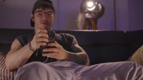 Snapshot of damianow chatting on 10-20-25, 09:59 insta damn8 -------- online show from 10-20-25, 09:59