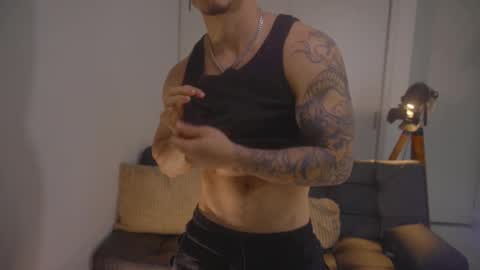 Snapshot of damianow chatting on 10-24-25, 02:57 insta damn8 -------- online show from 10-24-25, 02:57