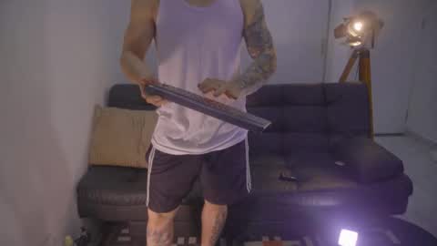 Snapshot of damianow chatting on 10-25-25, 03:18 insta damn8 -------- online show from 10-25-25, 03:18