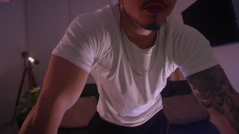 Snapshot of damianow chatting on 11-04-25, 11:48 insta damn8 -------- online show from 11-04-25, 11:48