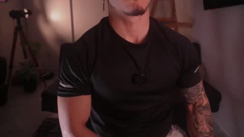 Snapshot of damianow chatting on 11-14-25, 11:57 insta damn8 -------- online show from 11-14-25, 11:57