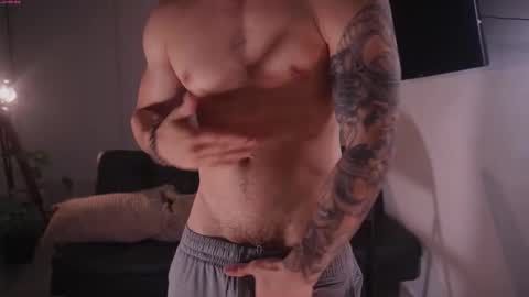 Snapshot of damianow chatting on 11-18-25, 11:59 insta damn8 -------- online show from 11-18-25, 11:59