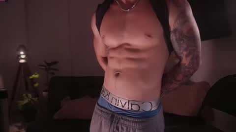 Snapshot of damianow chatting on 11-25-25, 01:16 insta damn8 -------- online show from 11-25-25, 01:16