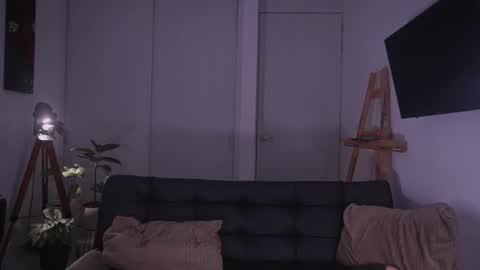 Snapshot of damianow chatting on 11-29-25, 01:41 insta damn8 -------- online show from 11-29-25, 01:41