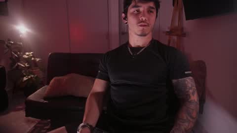 Snapshot of damianow chatting on 12-17-25, 12:05 insta damn8 -------- online show from 12-17-25, 12:05