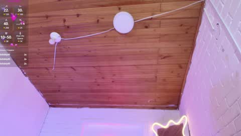 Snapshot of damii_tay chatting on 12-18-24, 08:20 Damii online show from 12-18-24, 08:20