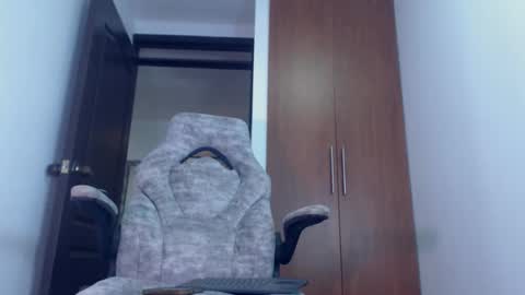 Snapshot of dammuscle chatting on 05-01-26, 05:06 dammuscle online show from 05-01-26, 05:06