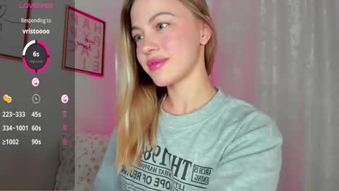 Snapshot of damn_cutie chatting on 03-12-25, 08:20  Tiana  online show from 03-12-25, 08:20