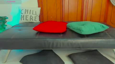 Kary-- independent model Schedule 0530am-1000am colombian time online show from 12-15-24, 11:23