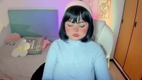 Snapshot of damn_that_booty chatting on 11-06-25, 12:11 Criss online show from 11-06-25, 12:11