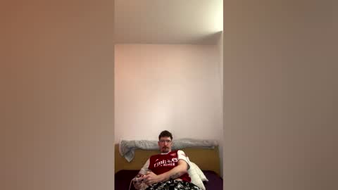 Snapshot of damo111694 chatting on 03-11-26, 09:32 damo111694 online show from 03-11-26, 09:32