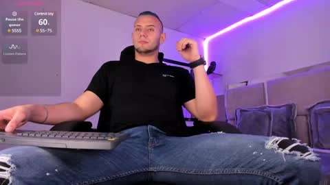 Snapshot of damon_baker0 chatting on 02-13-25, 07:10 Damon bakert online show from 02-13-25, 07:10