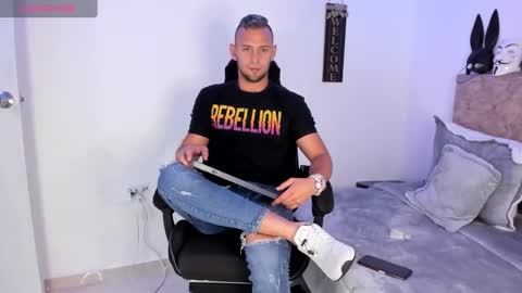 Snapshot of damon_baker0 chatting on 10-01-25, 09:10 Damon bakert online show from 10-01-25, 09:10