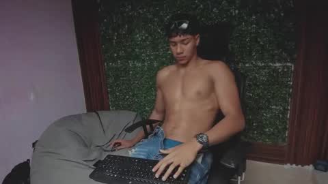 Snapshot of damon_sw chatting on 12-02-25, 04:46 damon online show from 12-02-25, 04:46