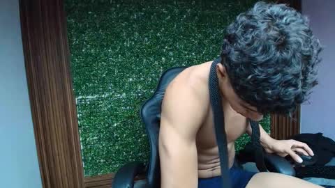 Snapshot of damon_sw chatting on 12-14-25, 06:01 damon online show from 12-14-25, 06:01