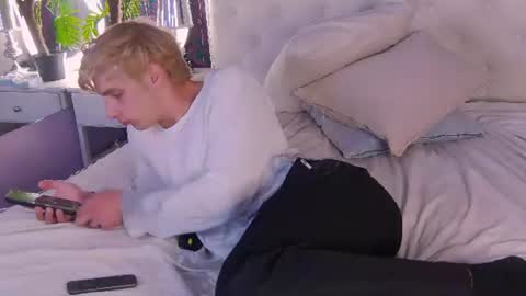 Snapshot of damonlux chatting on 07-03-26, 07:42 Damon online show from 07-03-26, 07:42