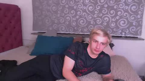 Snapshot of damonlux chatting on 07-27-26, 05:47 Damon online show from 07-27-26, 05:47