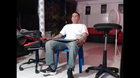 damyan_2003 online show from 01-10-25, 12:49