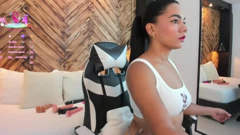 Snapshot of dana_daree chatting on 05-23-26, 12:20 D A N A online show from 05-23-26, 12:20
