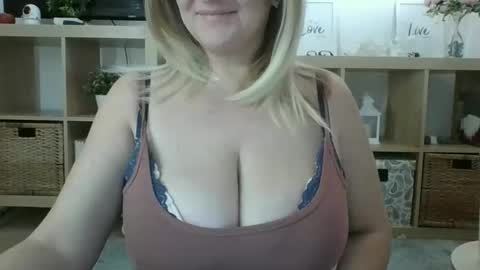Snapshot of danahotmilf chatting on 11-14-25, 08:07 DanaHotMILF online show from 11-14-25, 08:07
