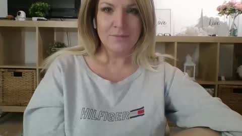 Snapshot of danahotmilf chatting on 11-15-25, 10:37 DanaHotMILF online show from 11-15-25, 10:37