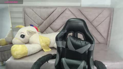 Snapshot of danatella_a chatting on 09-21-25, 01:35 Danatella online show from 09-21-25, 01:35