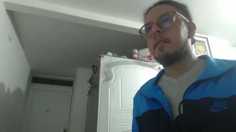 Snapshot of dandiego7 chatting on 11-18-25, 02:17 dandiego7 online show from 11-18-25, 02:17