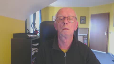 Snapshot of dandotamoon chatting on 11-04-25, 08:46 dandotamoon online show from 11-04-25, 08:46