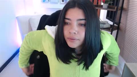 Veronica online show from 12-20-25, 10:33