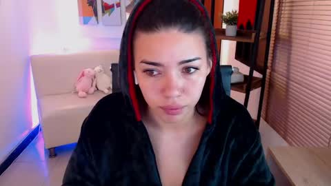 Veronica online show from 04-25-26, 11:46